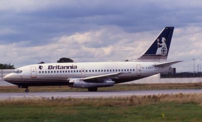 G-AWSY Britannia Airways B737-200.jpg