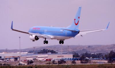 u27/airpaul/medium/16550201.DAHFRHapagLloydB7378K5Winglets.jpg