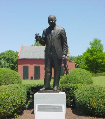 LouisArmstrongStatue.jpg