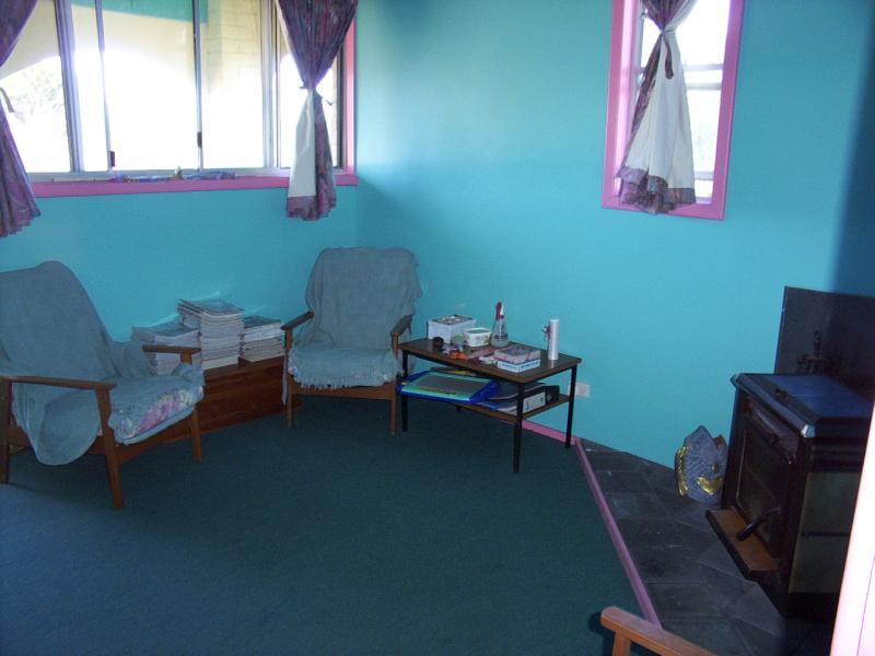 Lounge1 (Tile Fire) window to Side front entry