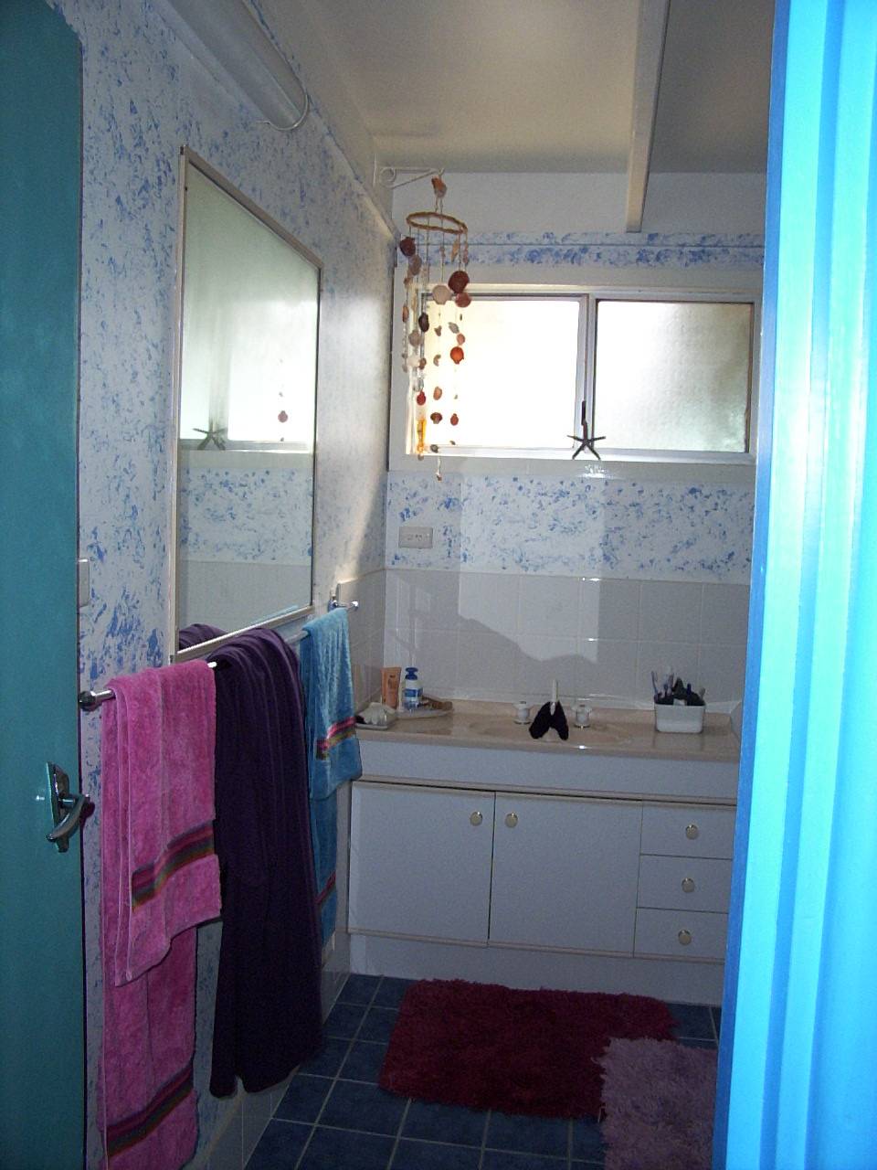 Hallway 1st left - Bathroom