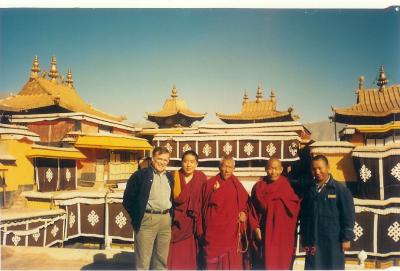 u27/dougt/medium/16282231.WiththeheadmonkofthePotala.jpg