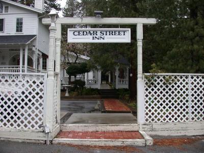 The Cedar Street Inn looks like a nice place to stay