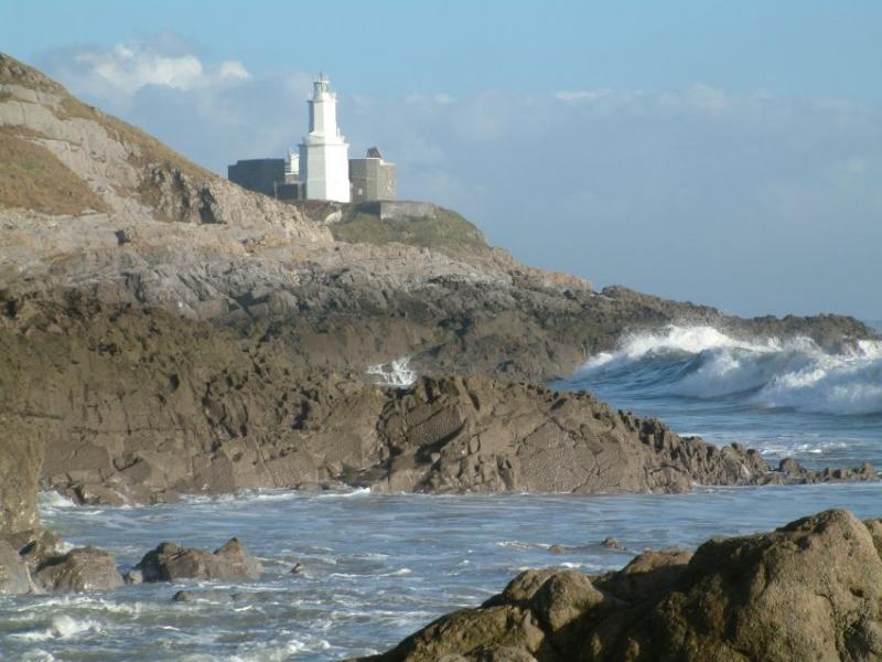 Breaking waves, Bracelet Bay