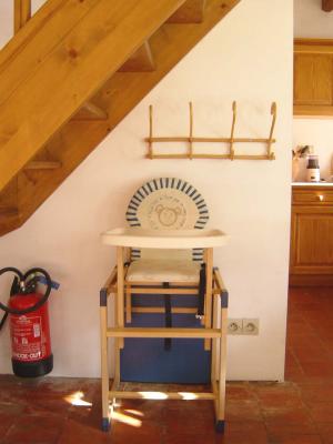 u27/jamescockburn/medium/15882967.babyseat.jpg