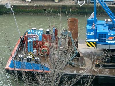 Dredging ship in Scheepmakershaven