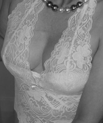 u27/lydia/medium/12332784.18BW.jpg