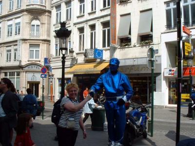 Sue have a chat with the Blue Man