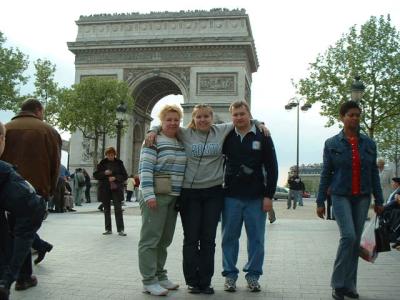 Sue, Nicki and Rob in front of the Arc de Triomphe