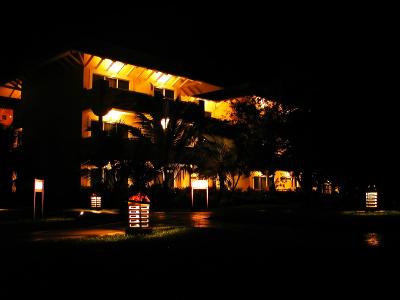 u27/pgammon/medium/15642638.ParaisodelMarBuilding13Night.jpg