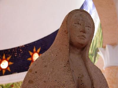 u27/pgammon/medium/15642647.ParaisodelMarLobbyStatue.jpg