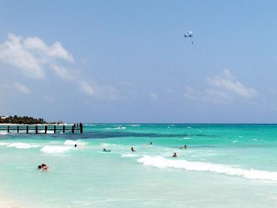 u27/pgammon/medium/15665767.SwimmingandParasailing.jpg