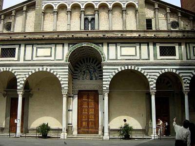 Facade of Cattedrale di San Zeno at Pistoia.jpg