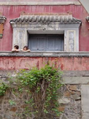 Two ladies resting at the entrance gate of the temple.
