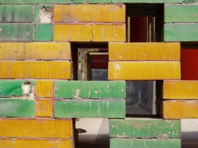 Glazed tiled bricks.