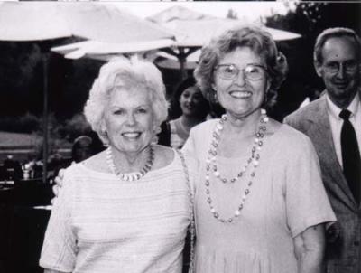 u27/waterhead/medium/15647972.PartyingGrandmas.jpg