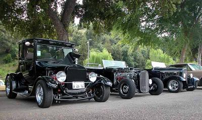 1926 model T. Ford (car on left) - Click on photo for more info on this car