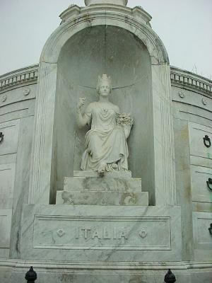 ItaliaTombStatue.jpg