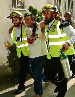 Hatzolah Helping Injured Man