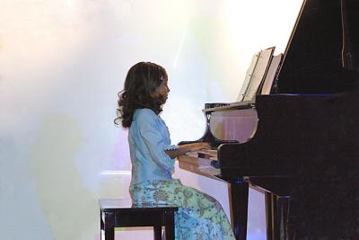 Sabina at piano 6