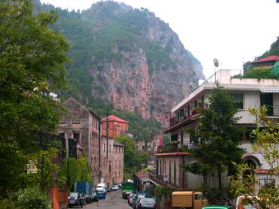 A street and surrounding mountains