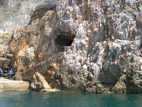 Entrance to Emerald Grotto: Discovered by fishermen in 1932. They entered via the steps. Public entrance via dock on the left.