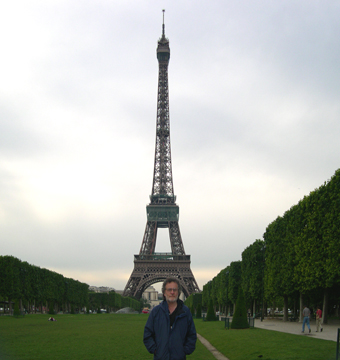 Richard in le Champ de Mars & Eiffel Tower. 7,00 tons but exerts same pressure, per sq. inch, on the ground as a person.