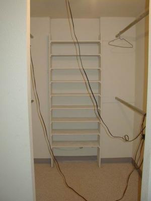 back br closet, left side