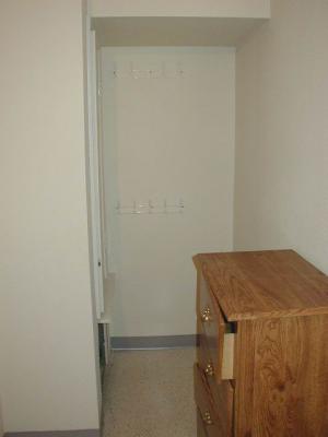 back br closet, right side