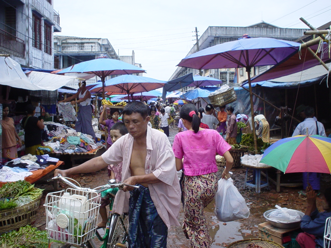 market in Bago
