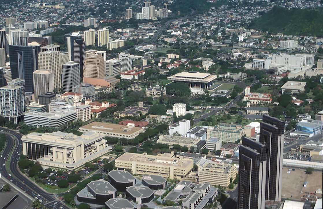 02-Downtown, Iolani Palace behind
