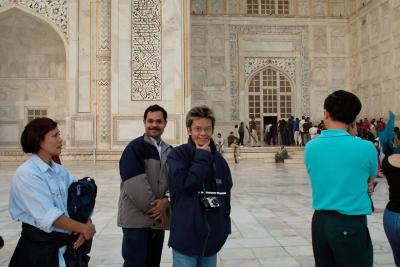 Long queue to enter the mausoleum