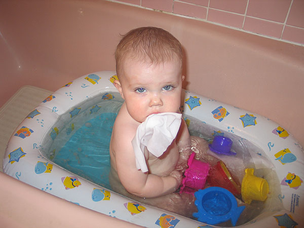 ellie_inthebathtub2_oct1.jpg