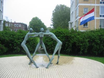 een standbeeld door G.H. van Remmen