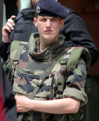 soldier on champs d'elysses