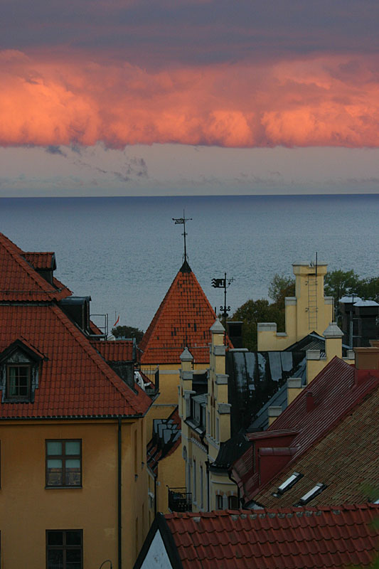 Coloured clouds at the horizon