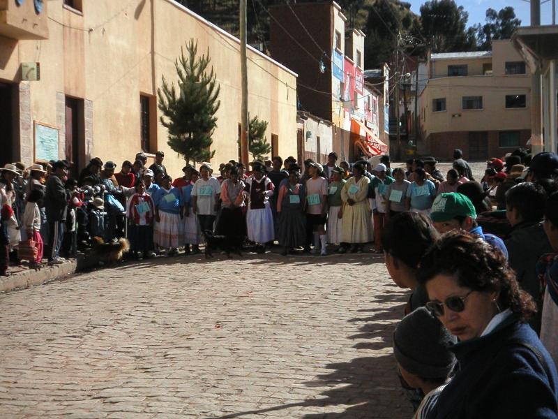 Mother's race outside the school