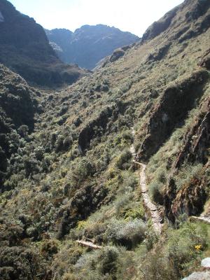 The trail to Sayacmarca