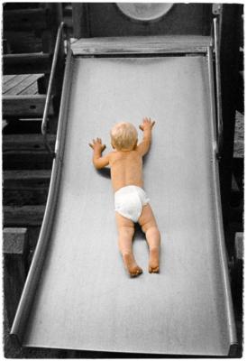 u29/only4kids/medium/17319840.babyontheslide.jpg