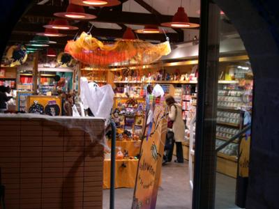 October 2004 -Shop Cours Saint Emilion - Bercy Village 75012