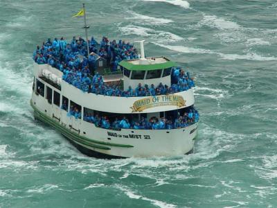 Approaching The Horseshoe Falls
