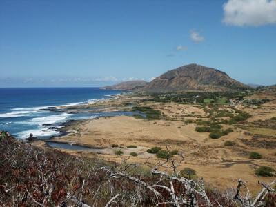 Queen's Beach and Koko Crater aka Kohelepelepe (the fringed vagina)