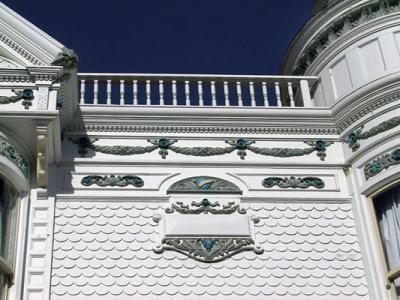 u29/sfvictorians/medium/17420277.BroderickbetSacramentoCaliforniawhite2QAwidowwalk.jpg