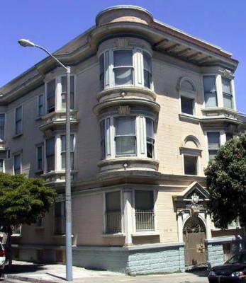 Ellis-and-Bedemen-round-window-apt-bldg.jpg