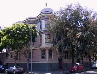 Ellis-and-Pierce-QA-apt-bldg-corner.jpg