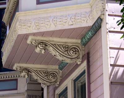 u29/sfvictorians/medium/17422208.EllisandPierceQAaptbldgscrolldet.jpg