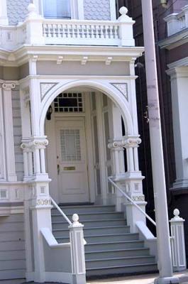California-bet-Baker-Lyon-grey-white-ITmixed-entry.jpg