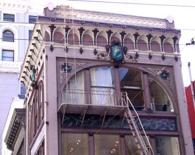 Gorgeous-bldg-downtown-det.jpg