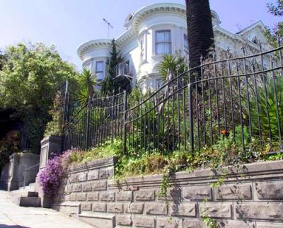 u29/sfvictorians/medium/17455352.GrovenearSteinerfancywhitegardenfence2.jpg