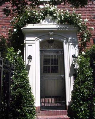 Washington-and-Maple-brick-side-entry-white-roses.jpg